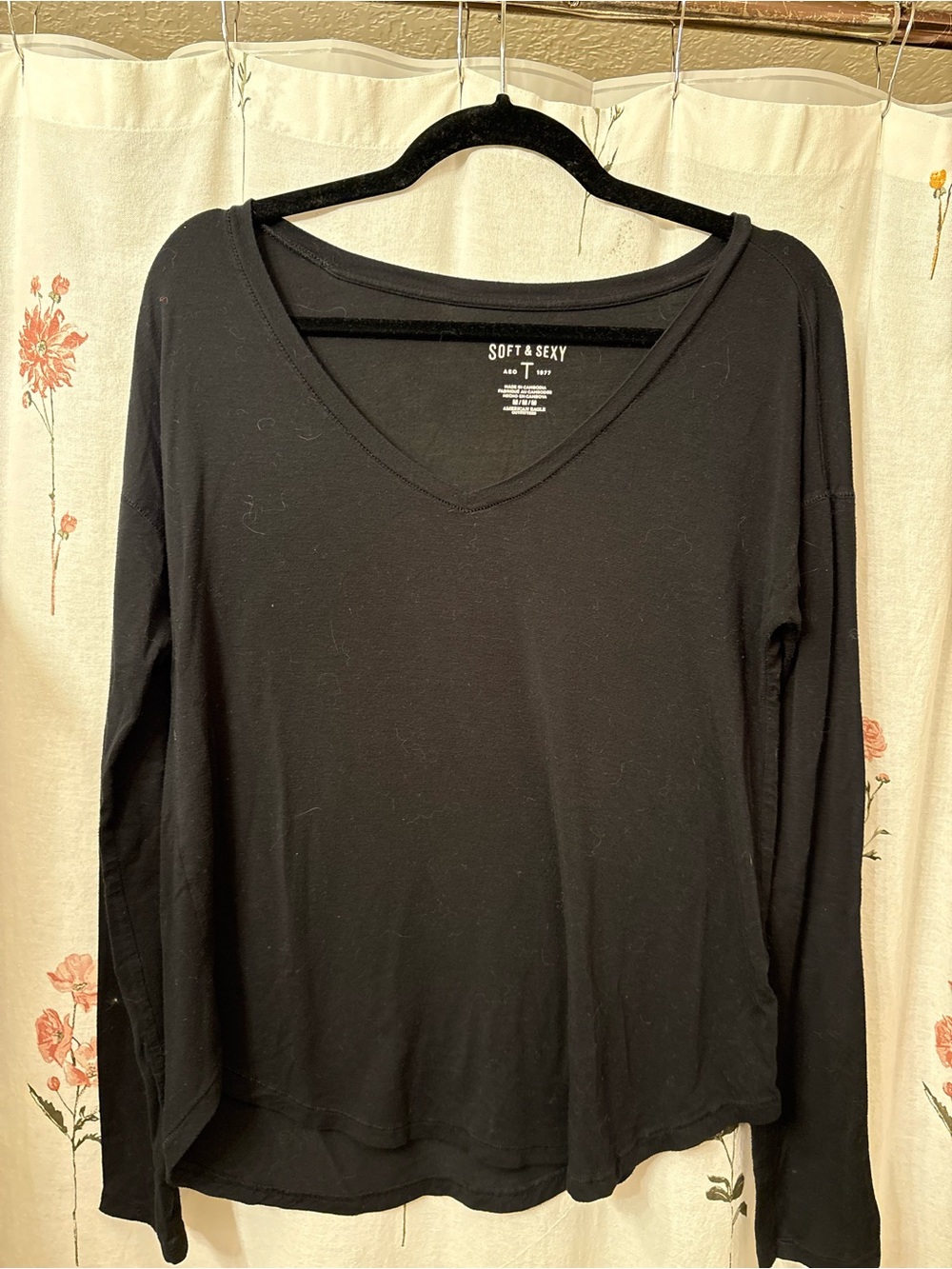 American Eagle Outfitters Black V-Neck Long Sleeve Tee
